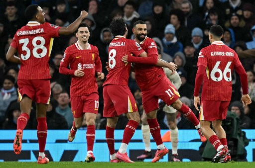 Penyerang Liverpool Mohamed Salah kembali menjadi bintang kemenangan lewat torehan satu gol dan satu asist saat The Reds mempermalukan Manchester City 2-0 dalam lanjutan Liga Inggris di Stadion Etihad, Senin, 24 Februari 2025 dini hari WIB.