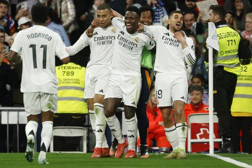 Real Madrid mengalahkan Girona 2-0 dalam laga lanjutan Liga Spanyol di Stadion Santiago Bernabeu, Minggu, 23 Februari 2025 waktu setempat. Dengan kemenangan tersebut Los Blancos menempel ketat pemuncak klasemen sementara Barcelona.