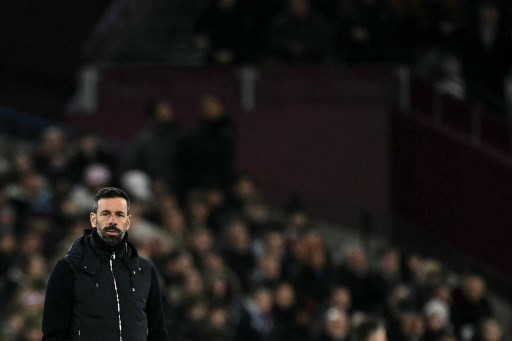 Sedangkan Leicester yang dikomandoi Ruud Van Nistelrooy berada di urutan ke-19, dengan mengantongi 17 poin dari hasil 27 laga yang sudah dilakoni.