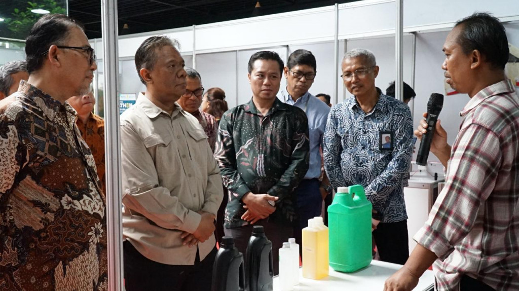 IFEE 2025, bertema 'Memberdayakan Masa Depan dengan Energi Hijau & Teknologi Cerdas', memamerkan inovasi terkini di bidang energi terbarukan, digitalisasi sistem kelistrikan, dan solusi berkelanjutan.