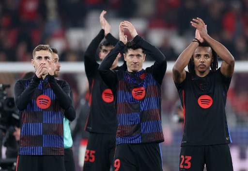 Meski hanya bermain dengan 10 pemain selama 70 menit, Barcelona berhasil mengalahkan tuan rumah Benfica 1-0 dalam laga leg pertama babak 16 besar Liga Champions di Stadion Da Luz, Lisbon, Kamis, 6 Maret 2025 dini hari WIB.
