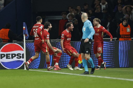 Harvey Elliott menjadi pahlawan kemenangan Liverpool atas tuan rumah Paris Saint-Germain (PSG) dalam pertandingan leg pertama babak 16 besar Liga Champions yang berkesudahan 1-0 di Parc des Princes, Paris pada Kamis, 6 Maret 2025 dini hari WIB.