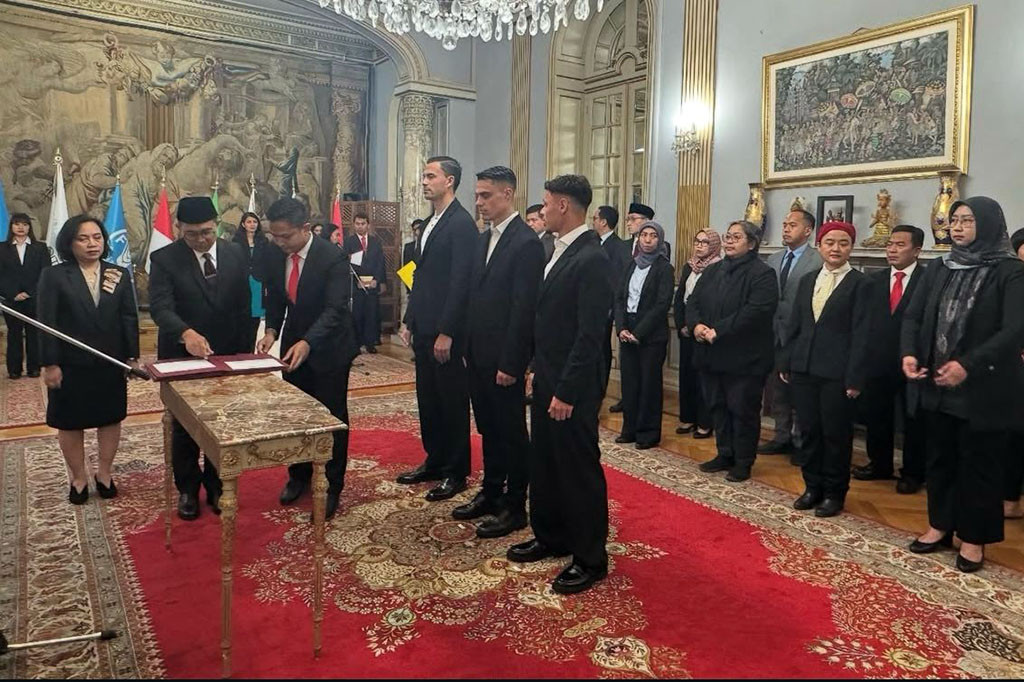 Ketua Umum PSSI, Erick Thohir menambahkan bahwa tiga pemain ini sudah melakukan proses pembuatan KTP dan paspor. Proses selanjutnya, tiga pemain ini akan melakukan perpindahan federasi agar bisa memperkuat Timnas Indonesia.