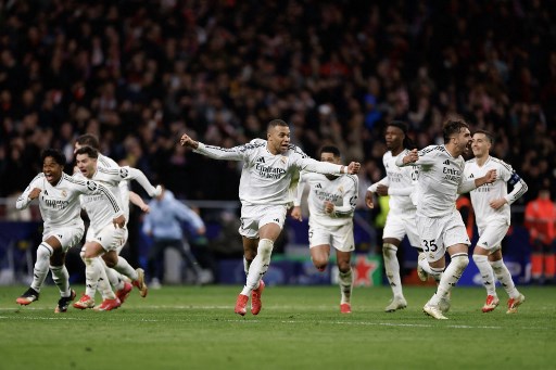 Real Madrid menyingkirkan Atletico Madrid dan memastikan diri lolos ke perempat final Liga Champions 2024/25 setelah menang adu penalti 4-2 pada leg kedua babak 16 besar di Stadion Civitas Metropolitano, Kamis, 13 Maret 2025 dini hari WIB.