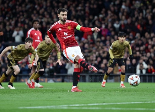 Real Sociedad sebenarnya dapat unggul terlebih dahulu melalui Mikel Oyarzabal, sebelum Manchester United membalikkan keadaan lewat Bruno Fernandes dan ditambah satu gol Diogo Dalot.