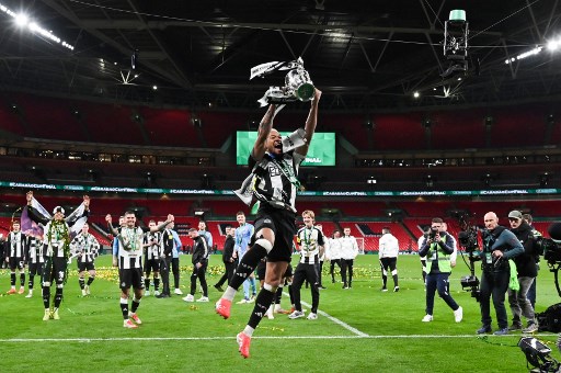 Newcastle United berhasil menjuarai Piala Liga Inggris 2024-2025 seusai menggilas Liverpool dengan skor 2-1 pada partai final di Stadion Wembley, London, Minggu, 16 Maret 2025 malam waktu setempat.