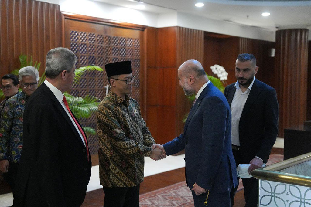 Menteri Luar Negeri Republik Indonesia Sugiono, menerima kunjungan Utusan Khusus (utsus) Presiden Palestina Mahmoud Al-Habbasth di Jakarta pada 17 Maret 2025.