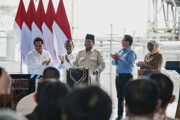 Presiden Prabowo Subianto meresmikan smelter atau pabrik pemurnian logam mulia (PMR) milik PT Freeport Indonesia di Kawasan Ekonomi Khusus (KEK) Gresik, Jawa Timur, Senin, 17 Maret 2025.