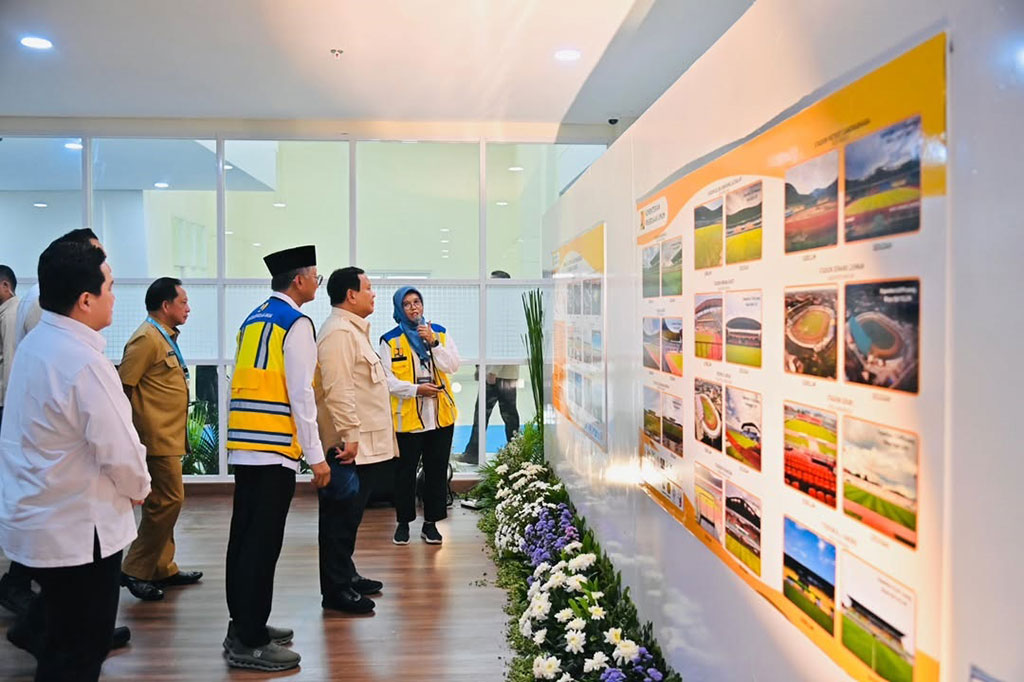 Presiden Prabowo Subianto meresmikan secara serentak 17 stadion renovasi dan pembangunan di berbagai daerah Indonesia dari Stadion Gelora Delta Sidoarjo, Kabupaten Sidoarjo, Jawa Timur, Senin, 17 Maret 2025. Belasan stadion tersebut telah bersandar internasional dan memenuhi syarat FIFA.
