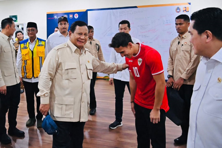 Dalam sambutannya, Presiden berkomitmen memajukan sepak bola Indonesia sehingga seluruh fasilitas dan perangkat yang menunjang itu harus tersedia.