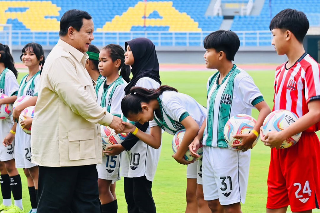 Presiden yakin majunya sepak bola suatu negara bukan karena negara itu kaya atau miskin, melainkan karena tekad dan semangat.