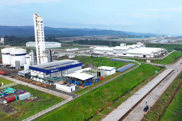 Presiden juga menyatakan bahwa Indonesia sedang membangun puluhan KEK lainnya sebagai bagian dari upaya mengejar ketertinggalan dari negara-negara tetangga.