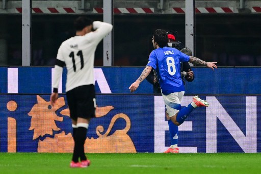 Italia membuka keunggulan pada menit ke-9. Gol ini berawal dari umpan tarik Matteo Politano dari sisi kanan. Bola yang dihalau bek Jerman mengarah ke Sandro Tonali yang langsung melepaskan tembakan ke gawang.