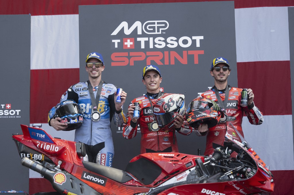 Kemenangan itu membuat juara dunia enam kali itu mengoleksi 86 poin.