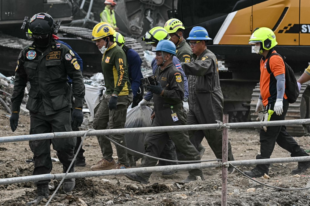 Kementerian Situasi Darurat Rusia mengirimkan dua pesawat yang membawa 120 tenaga ahli, termasuk dokter anestesi, psikolog, unit pencarian anjing pelacak (K9), serta tim penyelamat untuk membantu upaya pemulihan, menurut Kementerian Luar Negeri Rusia.