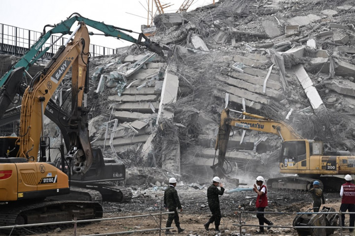 Saluran televisi MRTV melaporkan, 68 orang masih dinyatakan hilang di seluruh wilayah terdampak gempa di Myanmar.