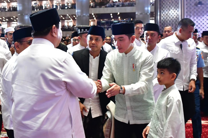 Selesai menunaikan salat Idulfitri, Presiden Prabowo kembali ke kompleks Istana Kepresidenan Jakarta untuk selanjutnya bersilaturahmi bersama para pejabat negara dan masyarakat.