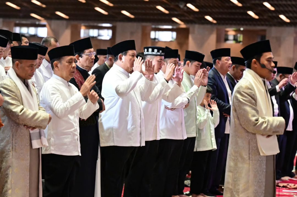 Kehadiran Presiden dalam salat id hari ini menandai perayaan Hari Raya Idulfitri yang penuh makna bagi umat muslim di Indonesia.