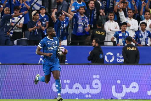 Tuan rumah kemudian memperkecil ketertinggalan menjadi 1-2 lewat gol Ali Al Bulayhi pada menit ke-62.