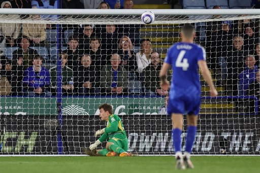 Newcastle semakin menjauh pada menit ke-34, usai Harvey Barnes mencetak gol lewat sepakan jarak dekat. Skor 3-0 bertahan hingga laga usai.