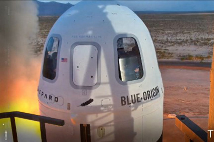Roket New Shepard milik Blue Origin diluncurkan dari Launch Site One, Texas Barat, pada Senin, 14 April, pukul 09.30 pagi waktu setempat. 