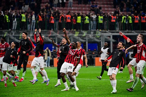 AC Milan melaju ke partai final Piala Italia seusai menghajar Inter Milan 3-0 pada leg kedua semifinal di Stadion Giuseppe Meazza, Milan, Kamis, 24 April 2025 dini hari WIB.