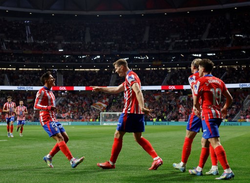 Tiga gol Los Rojiblancos masing-masing dicetak oleh Alexander Sorloth, Conor Gallagher, dan Julian Alvarez.