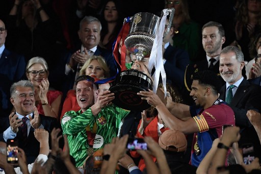 Dengan keberhasilan tersebut Barcelona juga menjaga asa untuk meraih treble musim ini. Blaugrana masih berkesempatan untuk merebut juara LaLiga dan Liga Champions.