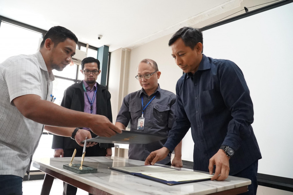 Kemitraan ini mencakup program magang dan jalur rekrutmen langsung bagi mahasiswa ITPLN di Mayora Group, memberikan mereka kesempatan menerapkan ilmu pengetahuan di lingkungan industri sesungguhnya.