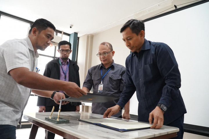 Kemitraan ini mencakup program magang dan jalur rekrutmen langsung bagi mahasiswa ITPLN di Mayora Group, memberikan mereka kesempatan menerapkan ilmu pengetahuan di lingkungan industri sesungguhnya.