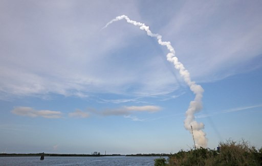 Amazon meluncurkan gelombang pertama satelit internet Project Kuiper, yang menandai dimulainya upayanya untuk menyaingi Starlink milik Elon Musk. 