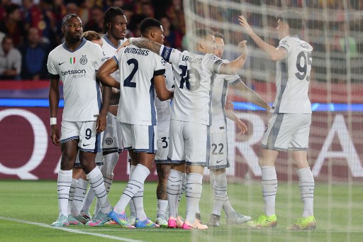 Baru 30 detik laga berjalan, Inter mencetak gol cepat ke gawang Wojciech Szczesny. Denzel Dumfries melepaskan umpan silang mendatar ke depan gawang Inter yang kemudian disambar Marcus Thuram dengan tumitnya yang kemudian bergulir ke dalam gawang. 1-0 untuk Inter.