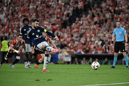 Pelanggaran itu juga membuat MU mendapatkan hadiah tendangan penalti yang dapat dikonversikan menjadi gol oleh Bruno Fernandes, sehingga skor berubah menjadi 2-0 pada menit 37.