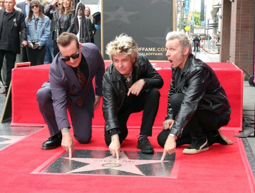 Green Day mendapatkan penghargaan bintang ke-2.810 di Hollywood Walk of Fame, Kamis, 1 Mei 2025, pukul 11:30 pagi Waktu Pasifik di 6212 Hollywood Boulevard. Green Day menerima bintang mereka dalam kategori Rekaman.