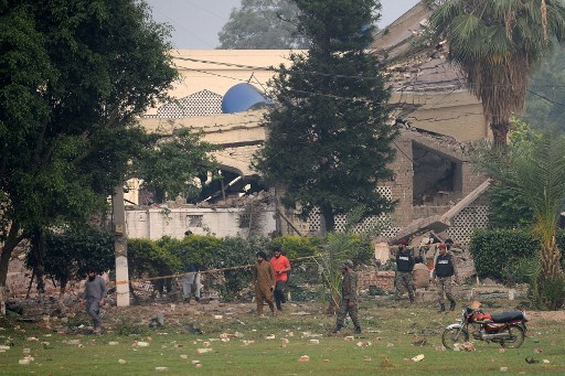 Dia menambahkan, tempat-tempat yang menjadi target, termasuk sebuah masjid, berada di Pakistan dan juga di Kashmir yang dikelola Pakistan.