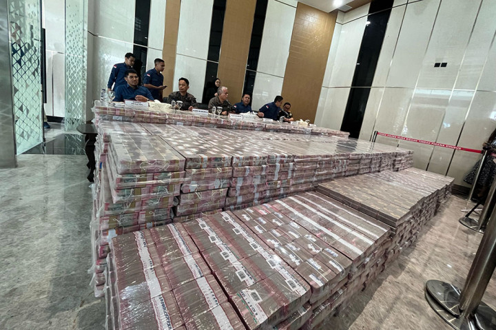 Kejaksaan Agung (Kejagung) membeberkan total uang yang sudah dirampas terkait kasus dugaan korupsi kegiatan usaha perkebunan sawit oleh PT Duta Palma Group. Total uang sebanyak Rp6,8 triliun disita.