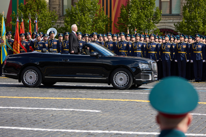 Parade militer untuk memperingati ulang tahun ke-80 kemenangan Uni Soviet atas Nazi Jerman dalam Perang Patriotik Raya 1941-1945 dimulai di Lapangan Merah Moskow. Acara ini dipimpin oleh Presiden Rusia Vladimir Putin.