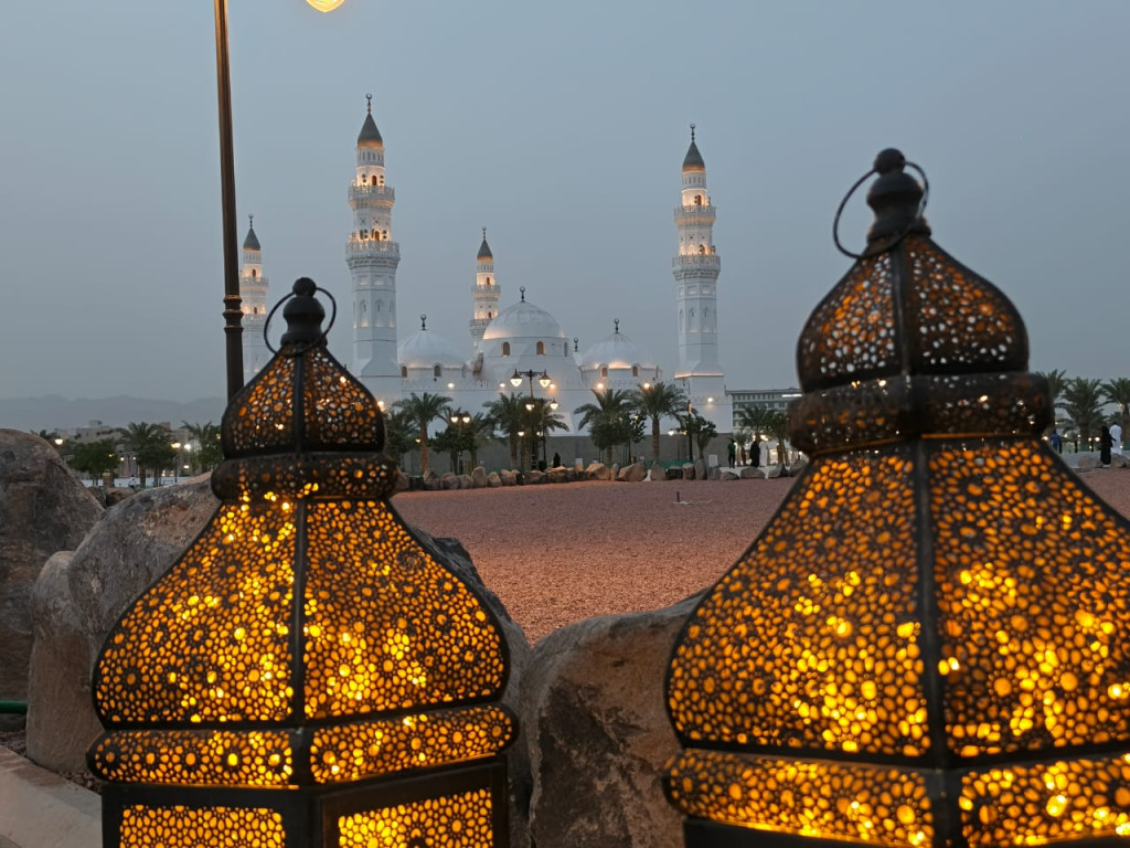Masjid ini adalah masjid pertama yang dibangun Nabi Muhammad saat hijrah dari Makkah ke Madinah.