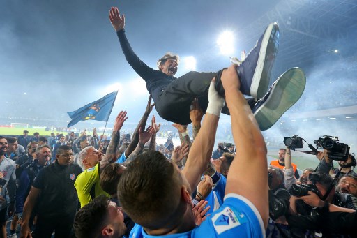Napoli menjadi juara setelah mengumpulkan 82 poin, unggul satu poin dari pesaing terdekat mereka Inter Milan (81) yang di laga lain menang dengan skor identik 2-0 atas Como.
