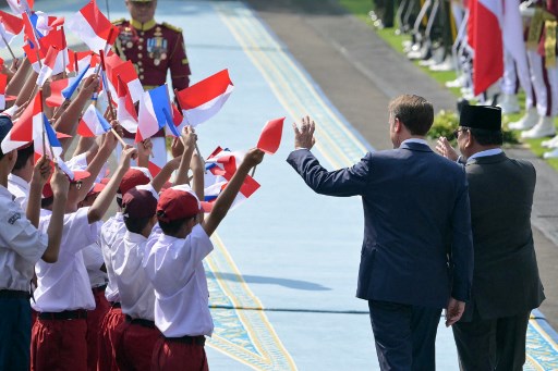 Presiden RI Prabowo Subianto menerima kunjungan resmi Presiden Prancis Emmanuel Macron dan Ibu Negara Brigitte Macron di Istana Merdeka, Jakarta, Rabu, 28 Mei 202. Macron melakukan kunjungan tiga hari ke Indonesia.