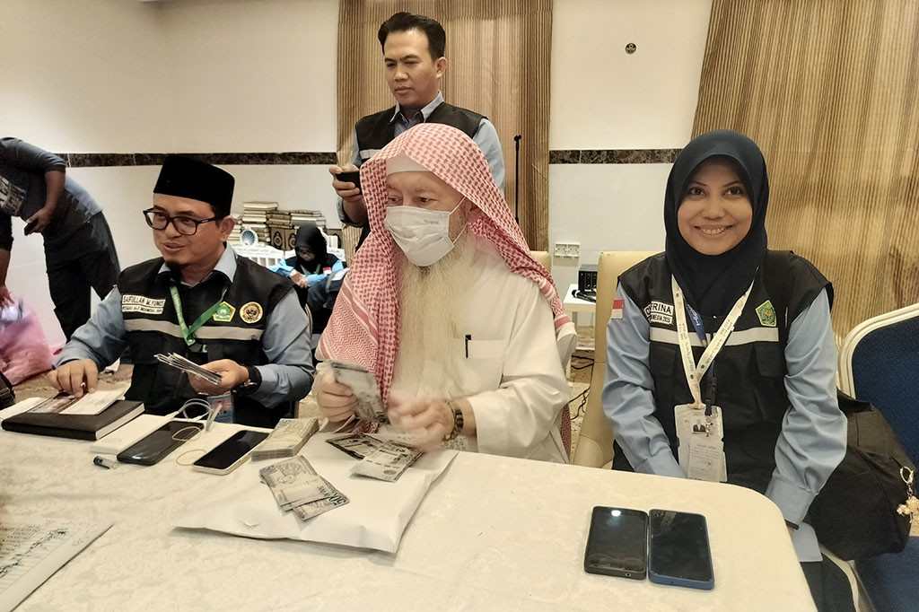 Wakaf Baitul Asyi merupakan aset wakaf yang diberikan Habib Abdurrahman bin Alwi atau yang lebih dikenal sebagai Habib Bugak Asyi, khusus untuk jemaah haji asal Aceh. Habib Bugak membeli sebidang tanah di sekitar bukit Marwah dengan uang hasil patungan bersama saudagar dan masyarakat Aceh pada 1222 H atau sekitar 1809 M.