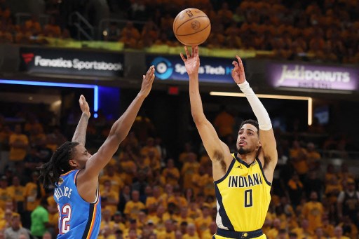 Sementara Tyrese Haliburton ikut menyumbang 22 poin, 11 assist, dan 9 rebound, sedangkan Pascal Siakam mencetak 21 poin dalam kemenangan penting ini.