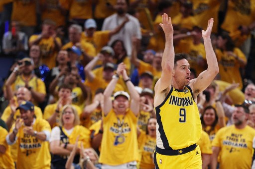  Indiana Pacers menaklukkan Oklahoma City Thunder 116-107 pada Gim 3 Final NBA di Indianapolis, Kamis, 12 Juni 2025 WIB. Pacers kini memimpin keunggulan 2-1 dalam seri best-of-seven.