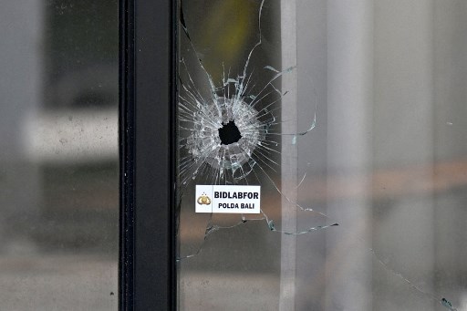 Kombes Ariasandy di Denpasar, mengatakan berdasarkan hasil pemeriksaan sejumlah saksi, pelaku penembakan tersebut diduga dua WN Australia.