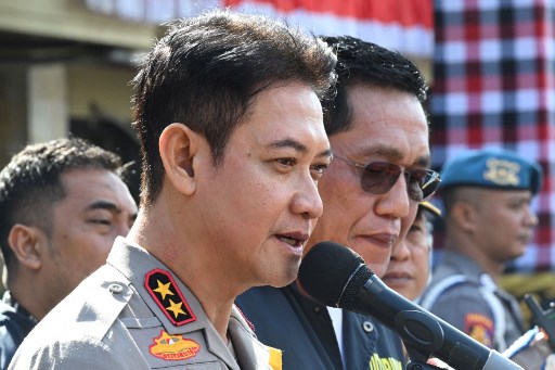 Kapolda mengatakan ketiganya patut diduga sebagai pelaku penembakan yang menyebabkan satu dari dua korban meninggal dunia. Ketiga tersangka merupakan WN Australia.