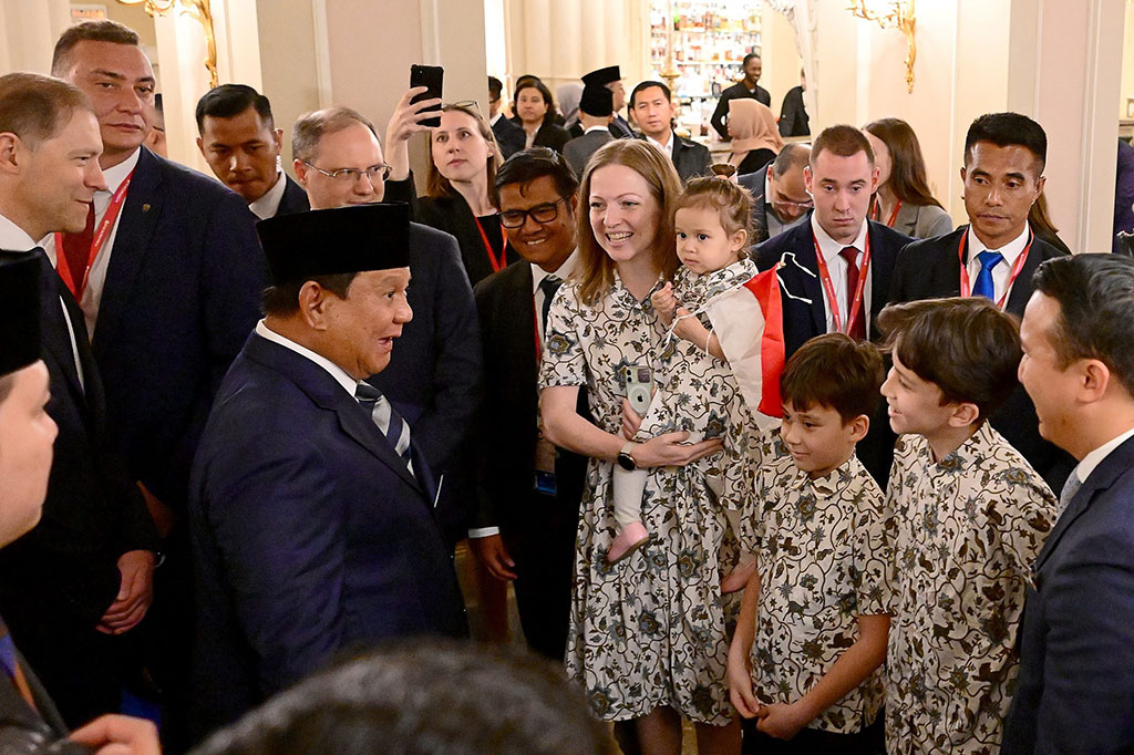 “Saya tadi sampai sekarang masih sangat ingat semua kata-katanya Bapak, karena saya sapa kan pakai Bahasa Indonesia dan Bapak Prabowo perhatiin bahwa saya bisa Bahasa Indonesia,” ungkap Daniya haru.