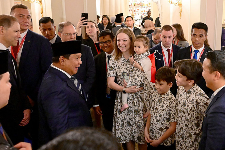 “Saya tadi sampai sekarang masih sangat ingat semua kata-katanya Bapak, karena saya sapa kan pakai Bahasa Indonesia dan Bapak Prabowo perhatiin bahwa saya bisa Bahasa Indonesia,” ungkap Daniya haru.