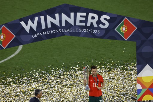 Marca juga menyematkan cuitan dari otoritas resmi Zamora yang menyebutkan sebuah kecelakaan mobil terjadi di ruas jalan di Kilometer 65 A-52, sekitar Palacios de Sanabria, yang memakan korban jiwa dua orang yakni berusia 28 tahun dan 26 tahun.