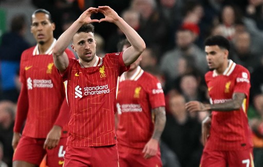 Menurut laporan Marca, Jota tengah melakukan perjalanan bersama sang adik, Andre Jota, 26, yang juga seorang pesepak bola, saat mobil yang mereka tumpangi keluar jalur kemudian terbakar, di ruas jalan A-52, Provinsi Zamora, Spanyol.