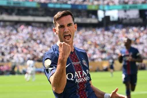 PSG dapat unggul cepat ketika laga baru memasuki menit keenam lewat gol yang dicetak Fabian Ruiz usai menyambar bola umpan dari Ousmane Dembele, sehingga skor berubah menjadi 1-0.